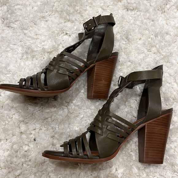 EUC Gianni Bini strap heels, olive green, leather upper, made in Brazil, size 9. - Picture 7 of 13